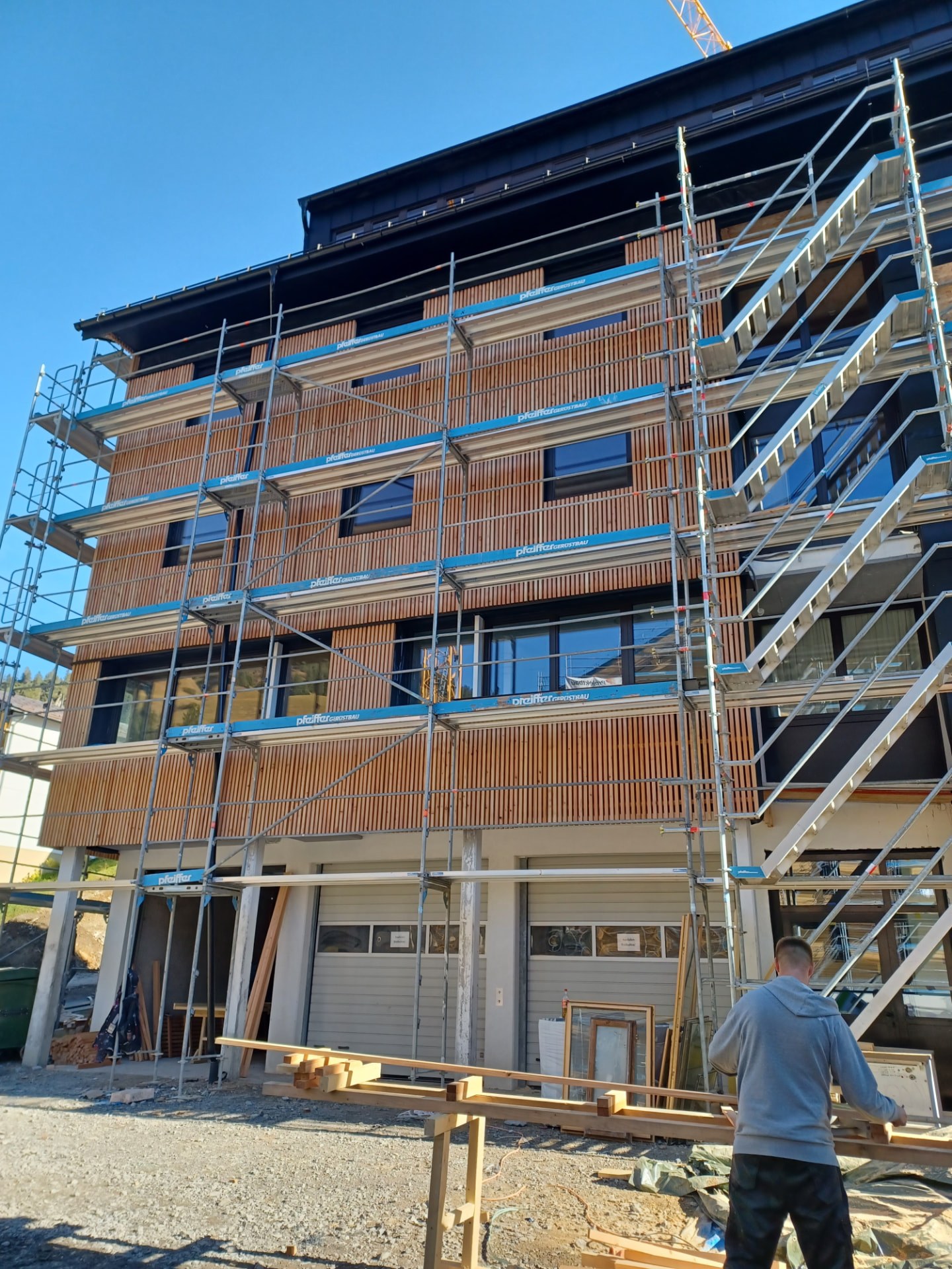 Alpines Wohnhaus mit hinterlüfteter Holzfassade in Schröcken